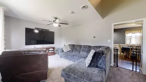 206 E High St, White Heath, IL 61884 photo 4