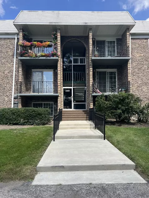 1505 N Windsor Dr #206, Arlington Heights, IL 60004