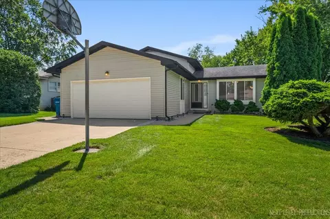 35 W837 Crispin Dr, Elgin, IL 60123