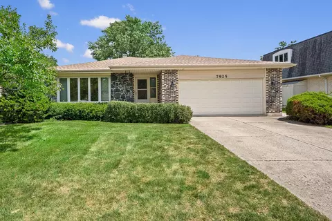 7925 Farmingdale Dr, Darien, IL 60561