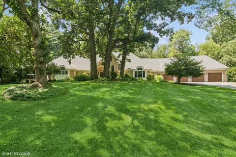 4 Burning Oak Trl, Barrington, IL 60010