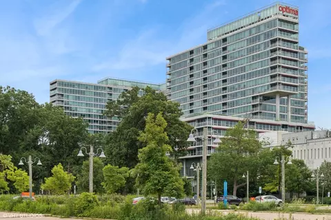 9725 Woods Dr #404, Skokie, IL 60077
