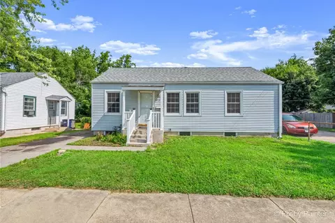 656 Ford Ave, Elgin, IL 60120