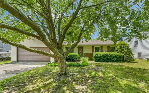 2207 Aspen Dr, Champaign, IL 61821