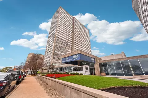 4800 S Chicago Beach Dr #702S, Chicago, IL 60615