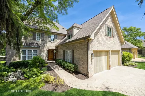 3 Tartan Lakes Cir, Westmont, IL 60559