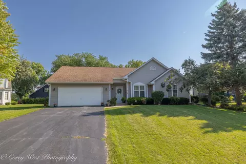 300 Hankes Rd, Sugar Grove, IL 60554