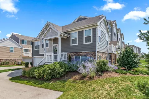3836 Gansett Pkwy, Elgin, IL 60124