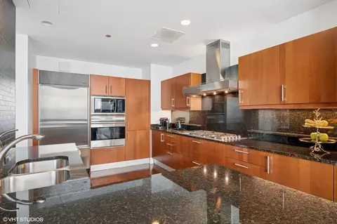 Kitchen - 401 N Wabash Ave #82B, Chicago, IL 60611 photo 3 of 3