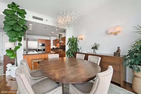 Dining - 401 N Wabash Ave #82B, Chicago, IL 60611 photo 2 of 7
