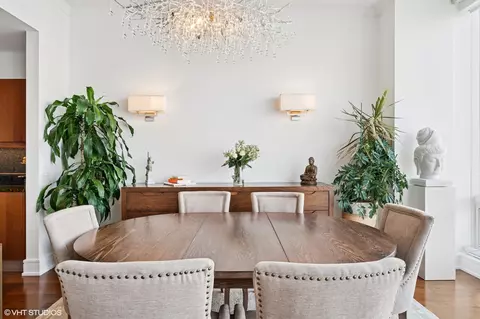 Dining - 401 N Wabash Ave #82B, Chicago, IL 60611 photo 3 of 7