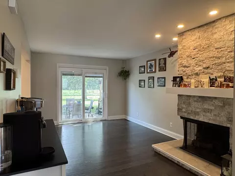 Living - 1223 N Bush Ave, Kankakee, IL 60901 photo 3 of 4