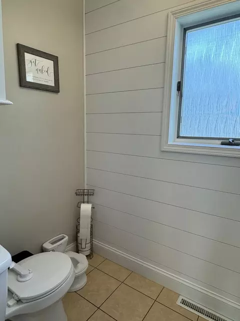 Bath - 1223 N Bush Ave, Kankakee, IL 60901 photo 4 of 4