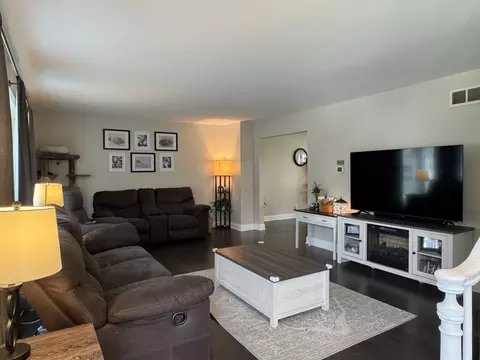Living - 1223 N Bush Ave, Kankakee, IL 60901 photo 2 of 4
