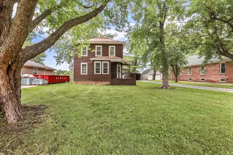 165 W Lincoln St, Seneca, IL 61360
