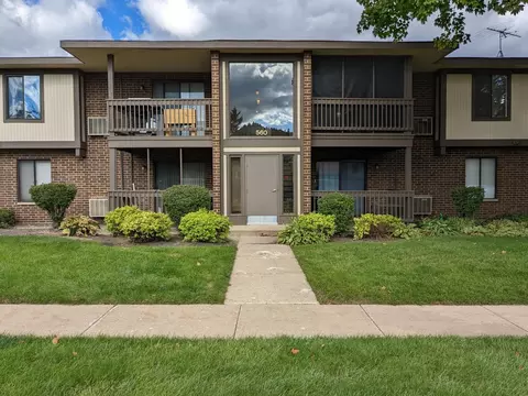560 Somerset Ln #6, Crystal Lake, IL 60014