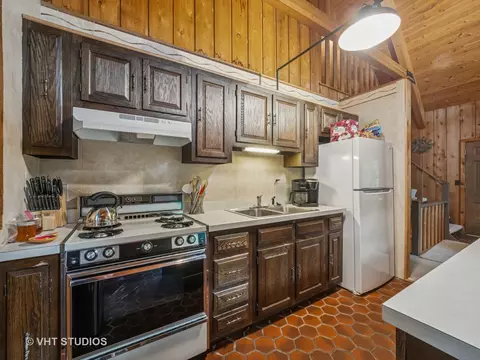Kitchen - 11712 Westend Dr, Algonquin, IL 60102 photo 1 of 2
