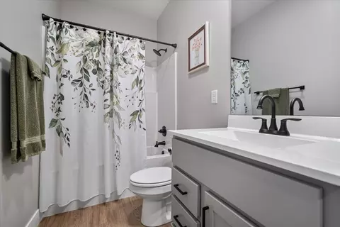 Bath - 1815 Glenbridge Rd, Bloomington, IL 61704 photo 2 of 2