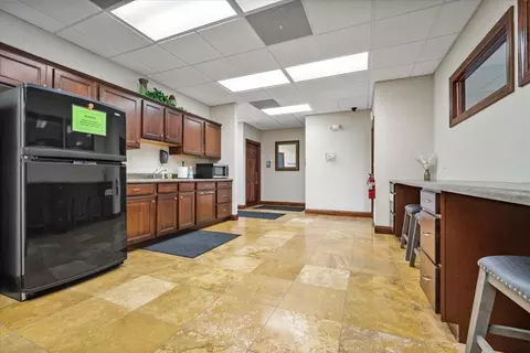 Kitchen - 1815 Glenbridge Rd, Bloomington, IL 61704 photo 5 of 5