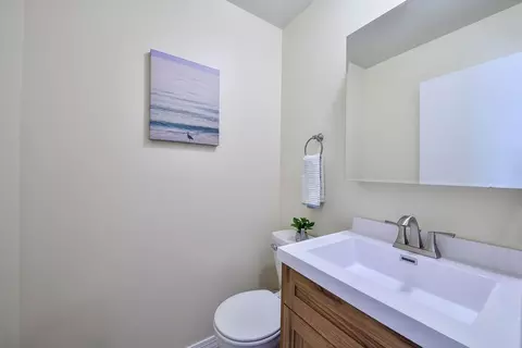 Bath - 463 Sunnybrook Ln, Wheaton, IL 60187 photo 1 of 2