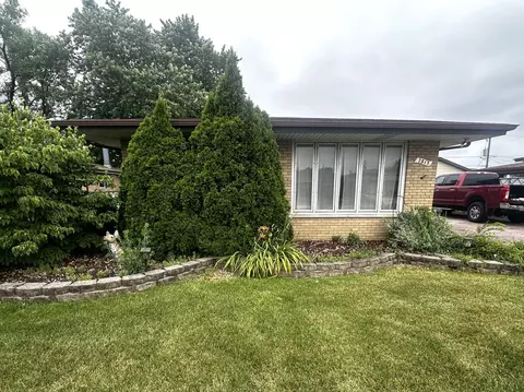 7813 W 80th St, Bridgeview, IL 60455