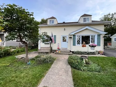 26585 W Maple St, Antioch, IL 60002