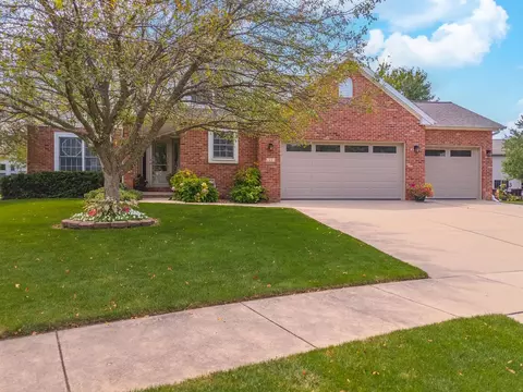 25 Brunton Ct, Bloomington, IL 61704