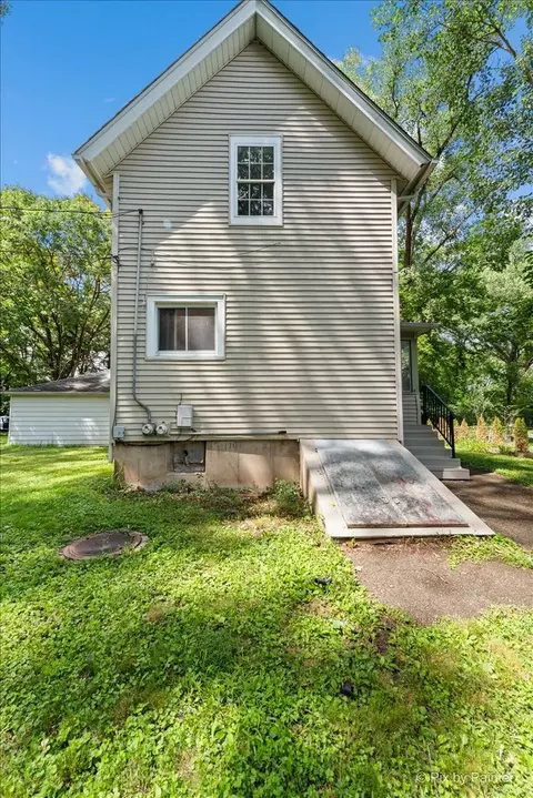 Exterior - 767 Dixon Ave, Elgin, IL 60120 photo 8 of 10