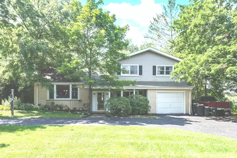 2291 Shannondale Dr, Libertyville, IL 60048