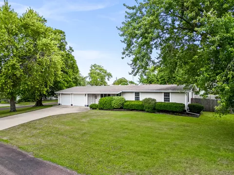 203 N Brook St, Colfax, IL 61728