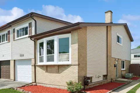 9354 Twin Oaks Ln, Des Plaines, IL 60016
