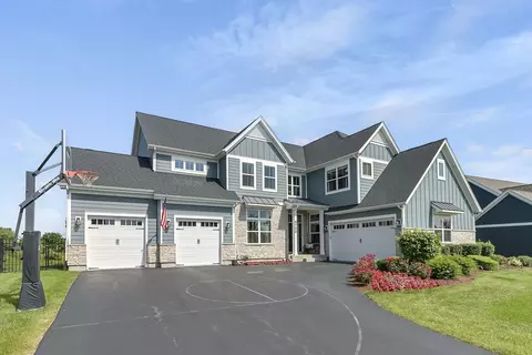 4720 Foley Ln, Saint Charles, IL 60175