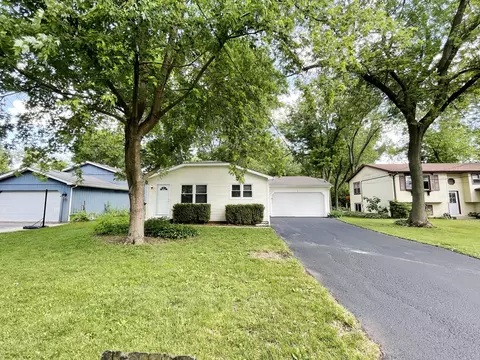 9 Sunshine Ave, Third Lake, IL 60030