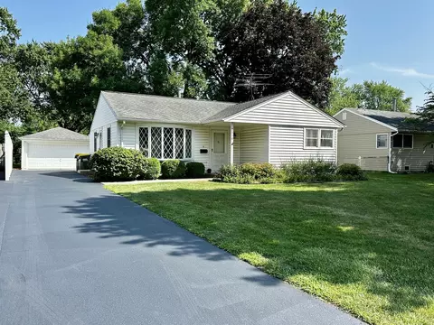 2310 Bluebird Ln, Rolling Meadows, IL 60008 photo 3