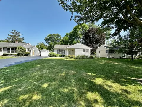 2310 Bluebird Ln, Rolling Meadows, IL 60008 photo 2