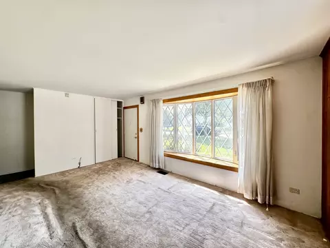 2310 Bluebird Ln, Rolling Meadows, IL 60008 photo 4