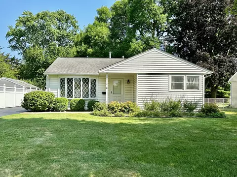 2310 Bluebird Ln, Rolling Meadows, IL 60008