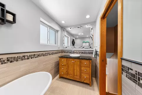 Bath - 3700 S Normal Ave, Chicago, IL 60609 photo 2 of 4