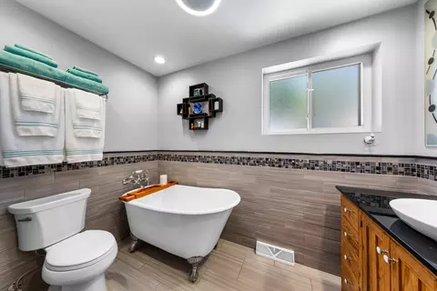 Bath - 3700 S Normal Ave, Chicago, IL 60609 photo 3 of 4