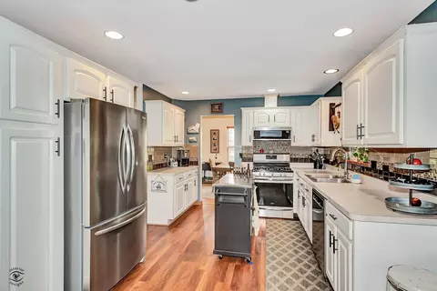 901 Barton Ln, Peotone, IL 60468 photo 9