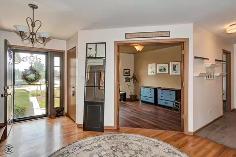 901 Barton Ln, Peotone, IL 60468 photo 2