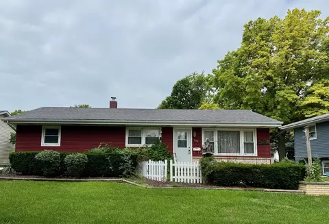 746 N Edgelawn Dr, Aurora, IL 60506