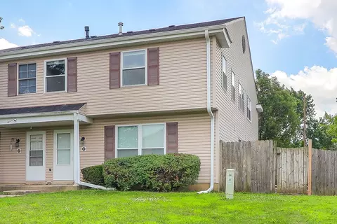2 Fernwood Dr # V, Bolingbrook, IL 60440