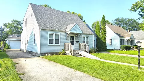 1221 Richmond St, Joliet, IL 60435