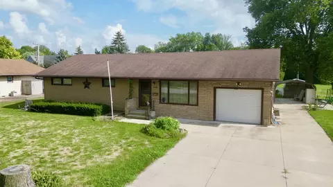 906 W Washington St, Pontiac, IL 61764