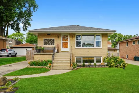 10642 S 83rd Ct, Palos Hills, IL 60465