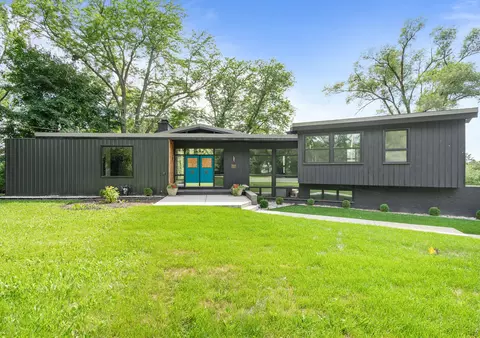 240 Oxford Rd, North Barrington, IL 60010