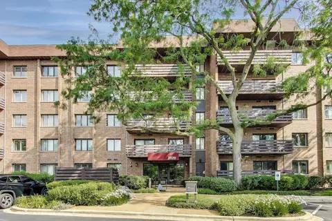 2020 Chestnut Ave #410, Glenview, IL 60025