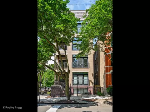 444 W Blackhawk Ave #2, Chicago, IL 60610