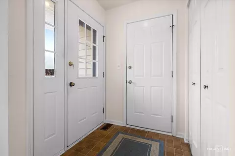 1200 Downing Dr, Hoffman Estates, IL 60192 photo 4